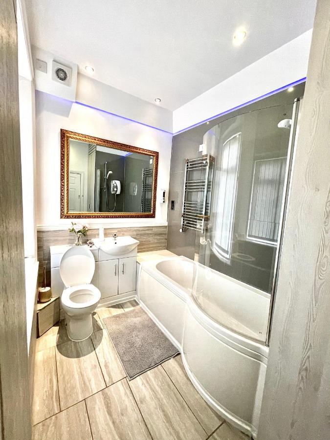 Large Luxury Apartment Μπλάκπουλ Εξωτερικό φωτογραφία